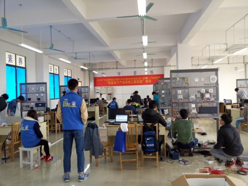 “智能电子产品系统工程实施” 赛项比赛现场