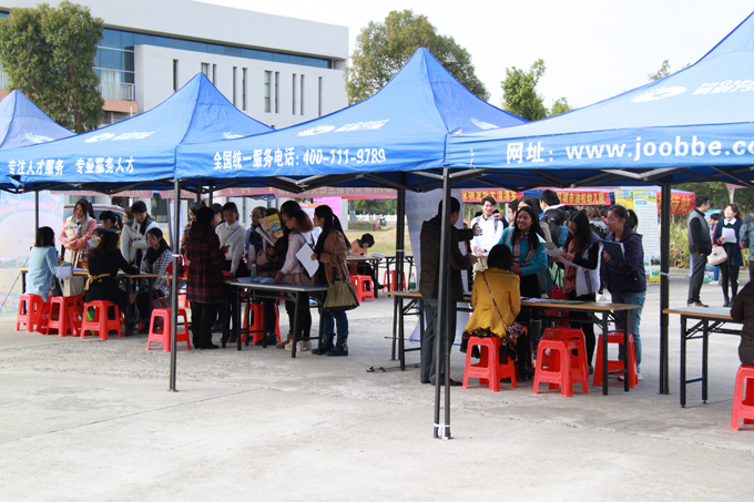 招聘会现场