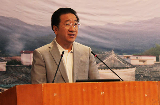 市委常委、宣传部长吴善平宣布论坛开幕